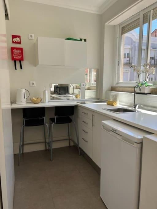 Romantic And Bright Studio Apartment In Arroios - Ssl 2B Lisboa Екстериор снимка